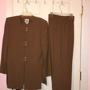 R&M Richards Pants Suit Size 8